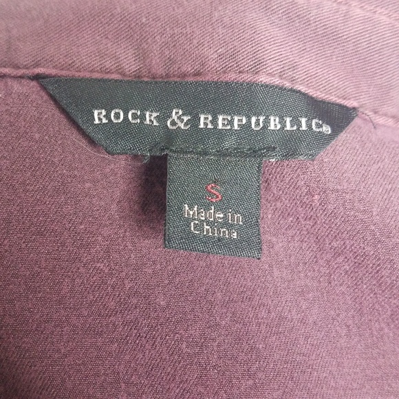 Rock & Republic Burgandy Button Up Long Sleeve Top - Picture 4 of 7